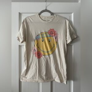 Lotus Fashion Los Angeles Be Happy Smiley Face Graphic Short Sleeve Tee Shirt